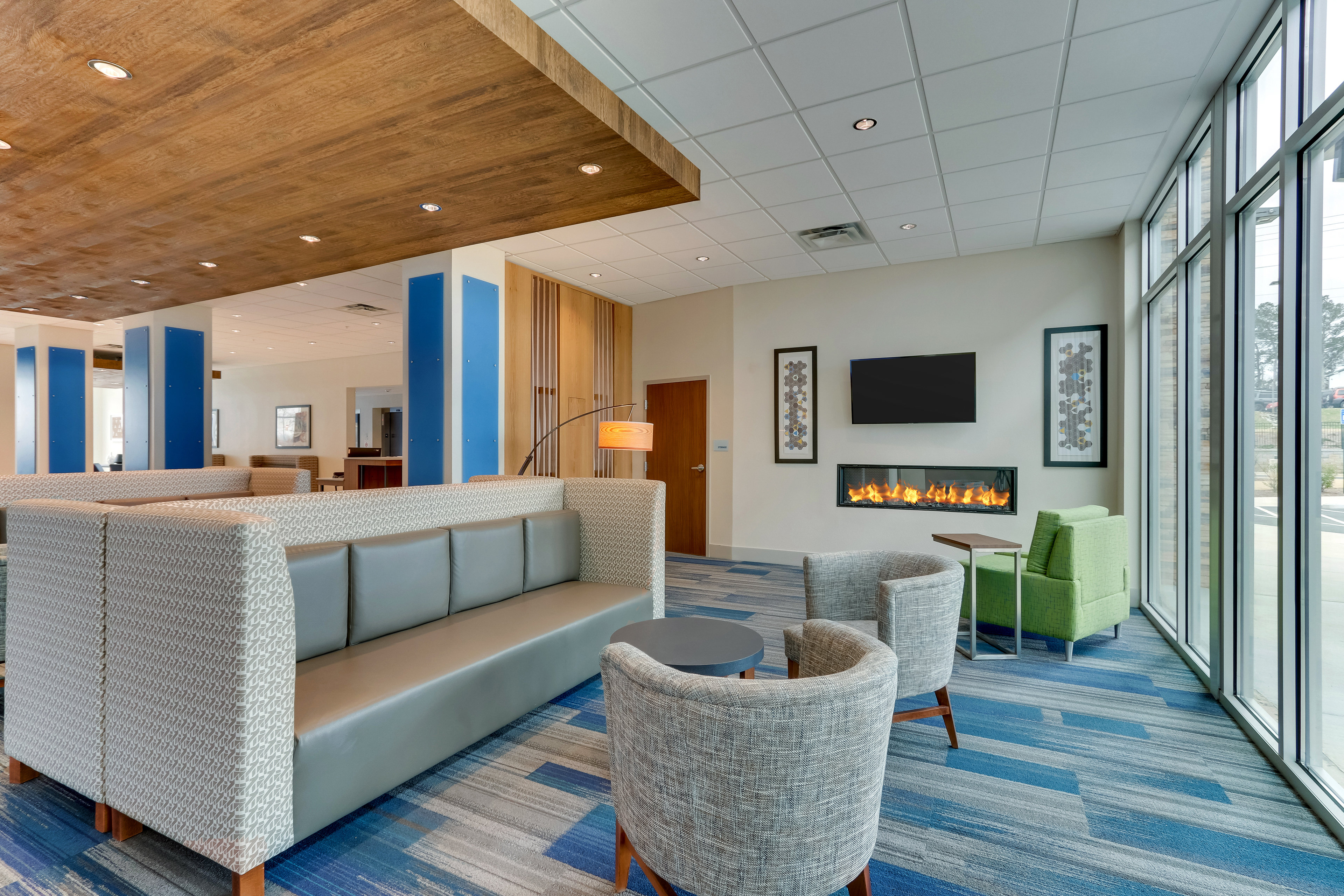 Holiday Inn Express and Suites Dawsonville 46/74