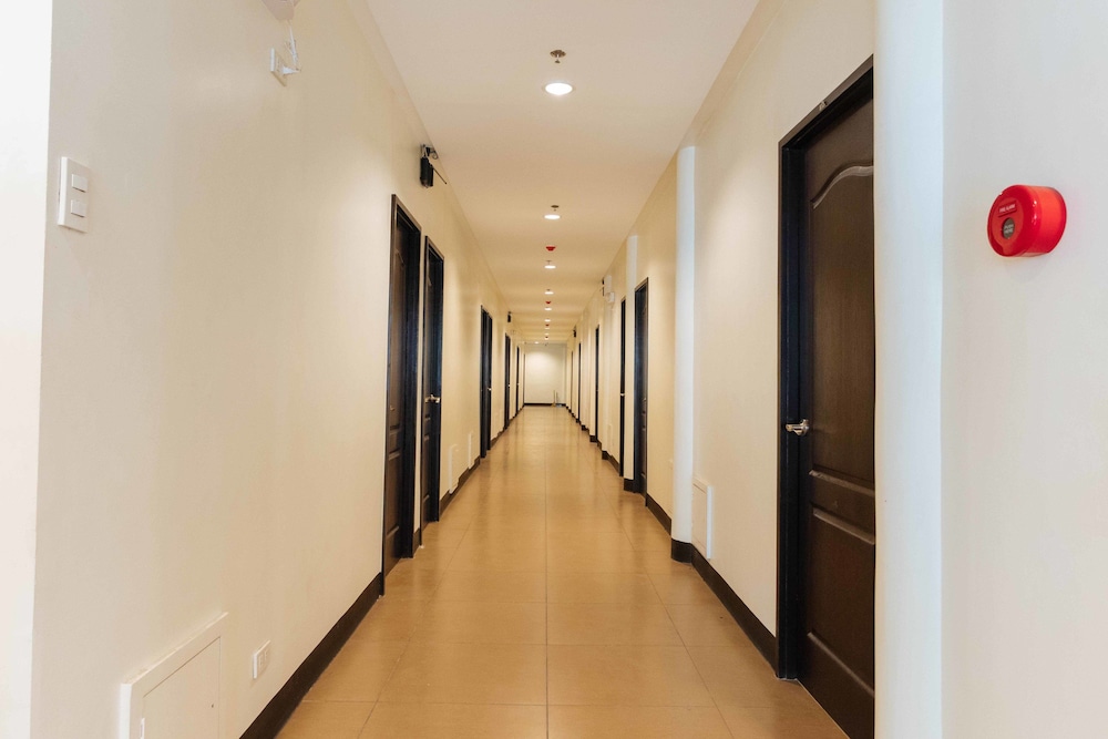 Reddoorz Plus Edsa Congressional 24/32