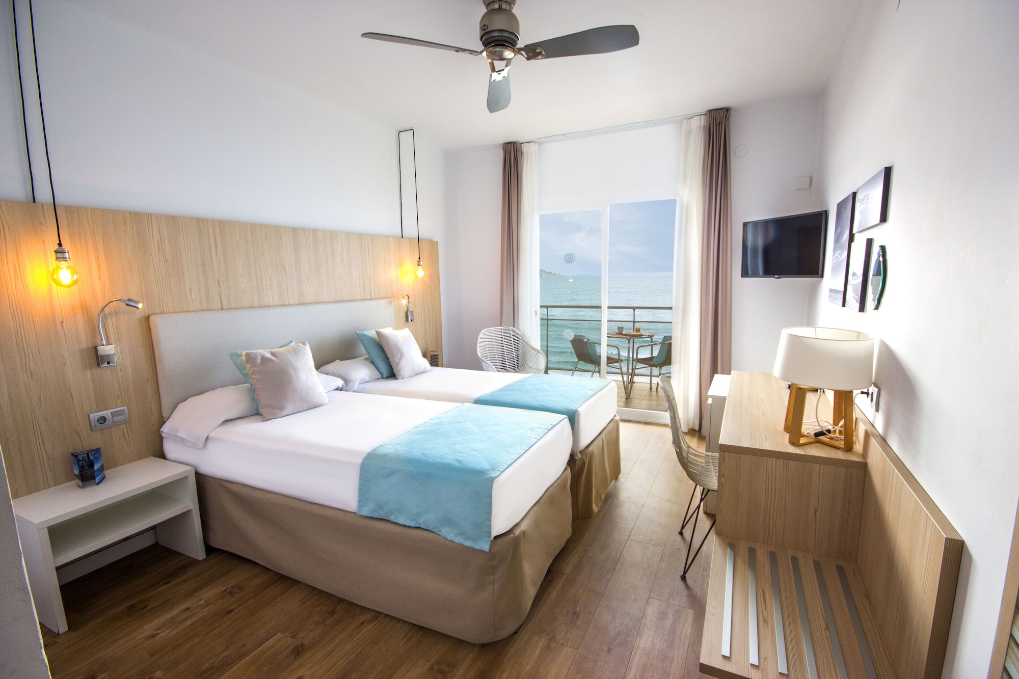 غرفة بثلاثة أسرّة بإطلالة على البحر بشرفة مع سرير إضافي، Monterrey Hotel 3/10