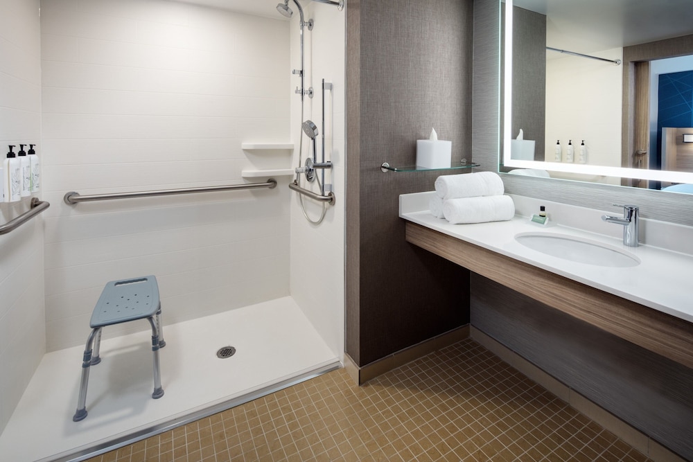 SpringHill Suites By Marriott New York JFK Airport/Jamaica 10/30