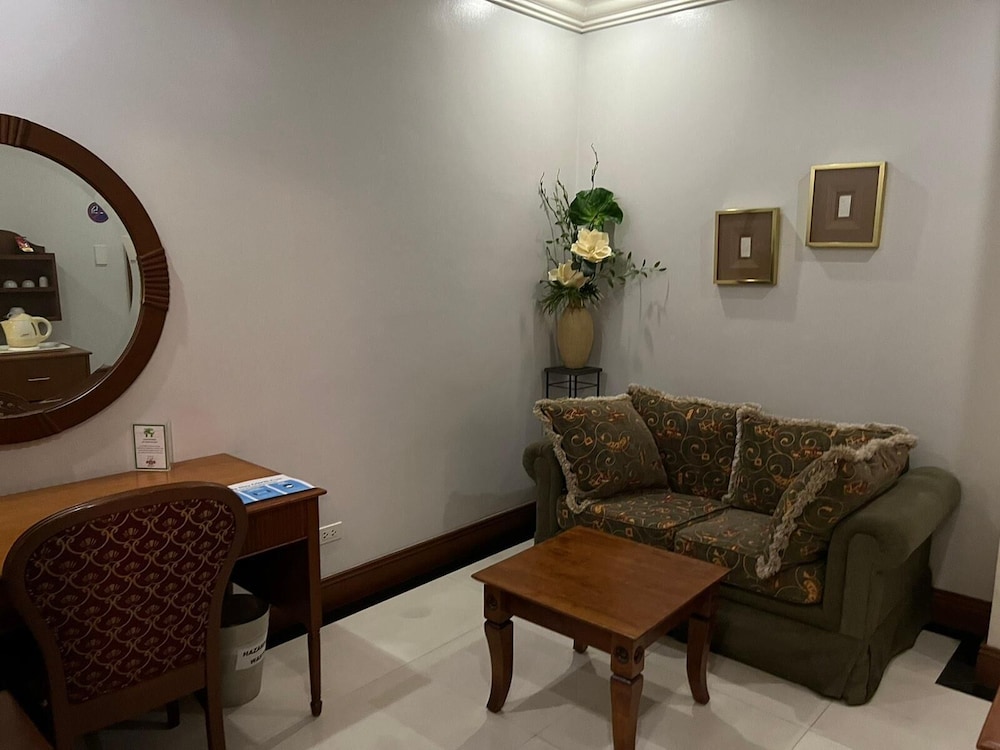 Townhouse OAK Makati Manila Near PNR Pasay Evangelista formerly VIP Suites 37/47