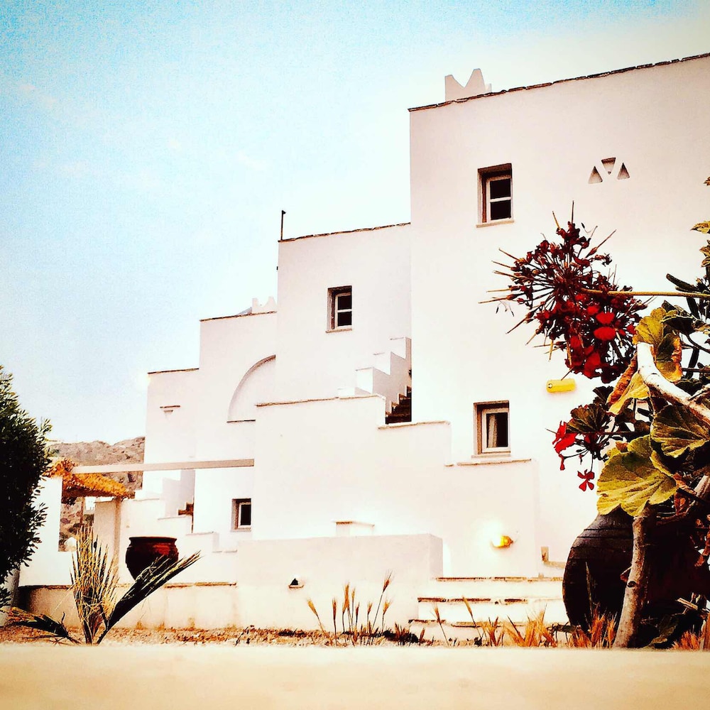Helios Beach Studios in Plaka (South Aegean)