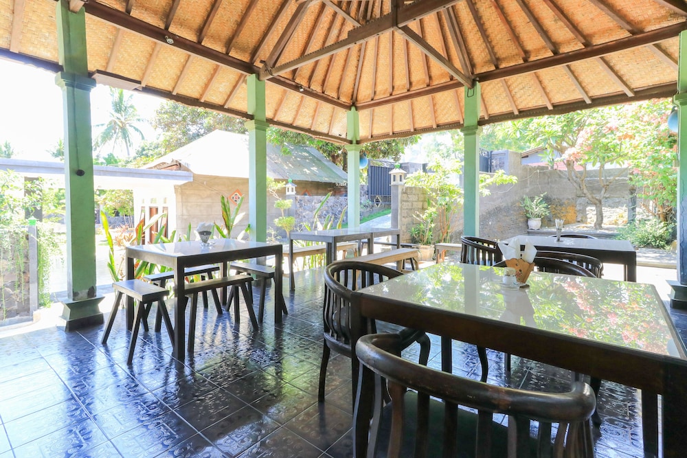 Hotel Tara Bar & Resto Air Sanih by ZUZU 43/57