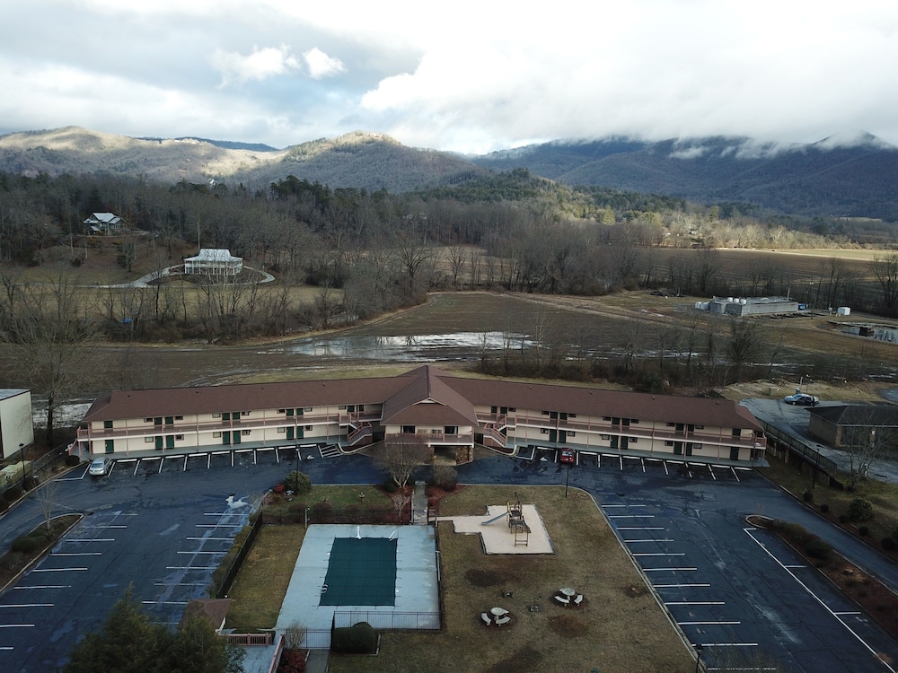 Mountain Valley Inn Dillard 48/62