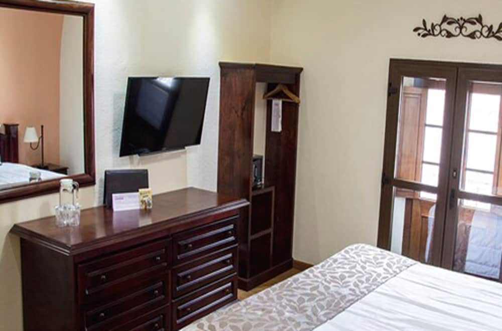 PENSION BONIFAZ 15/29