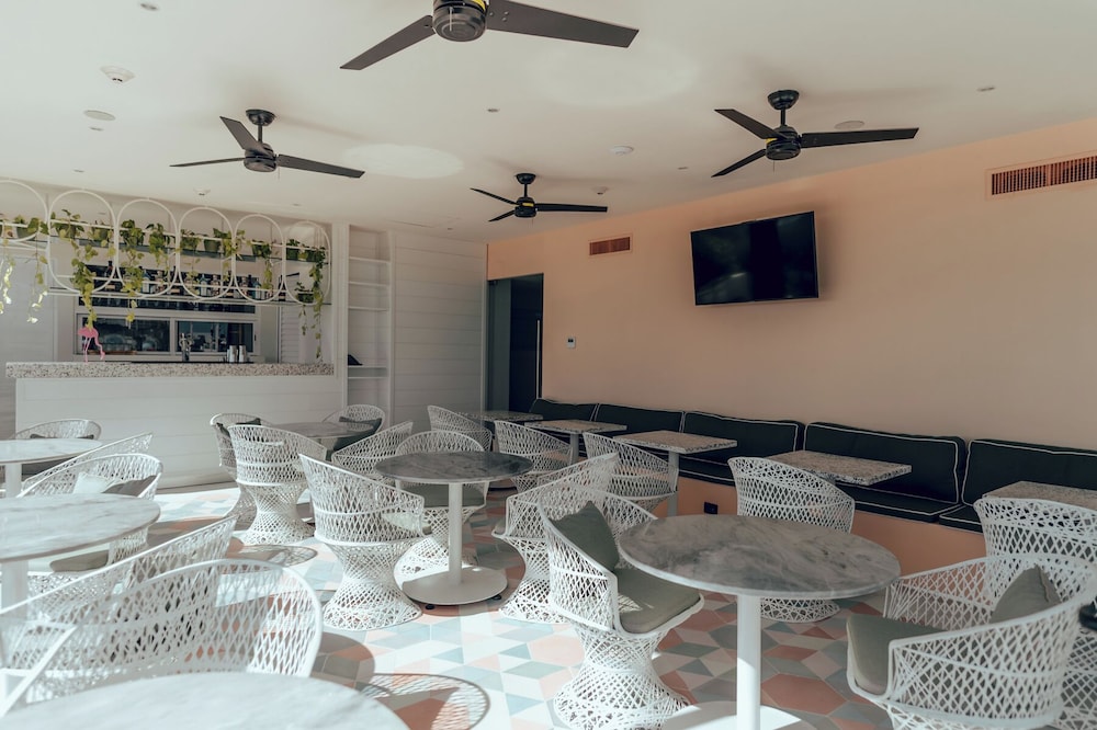 Calixta Hotel 40/50