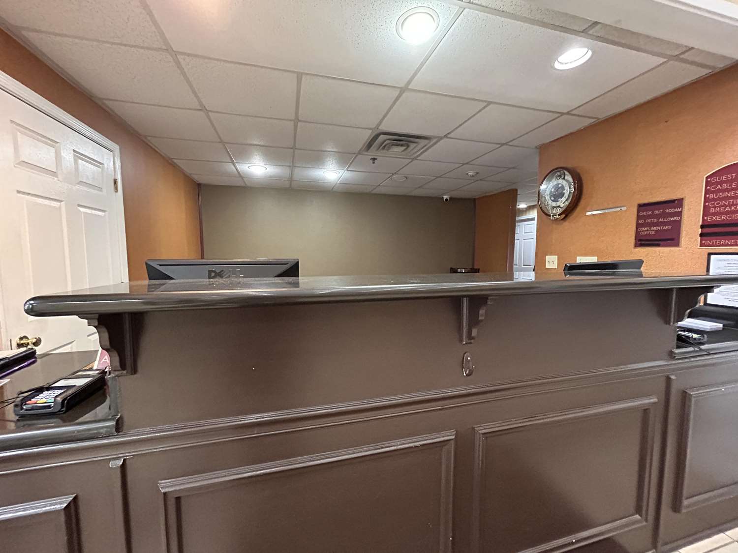 Pearl Jackson Airport Hotel 2/19