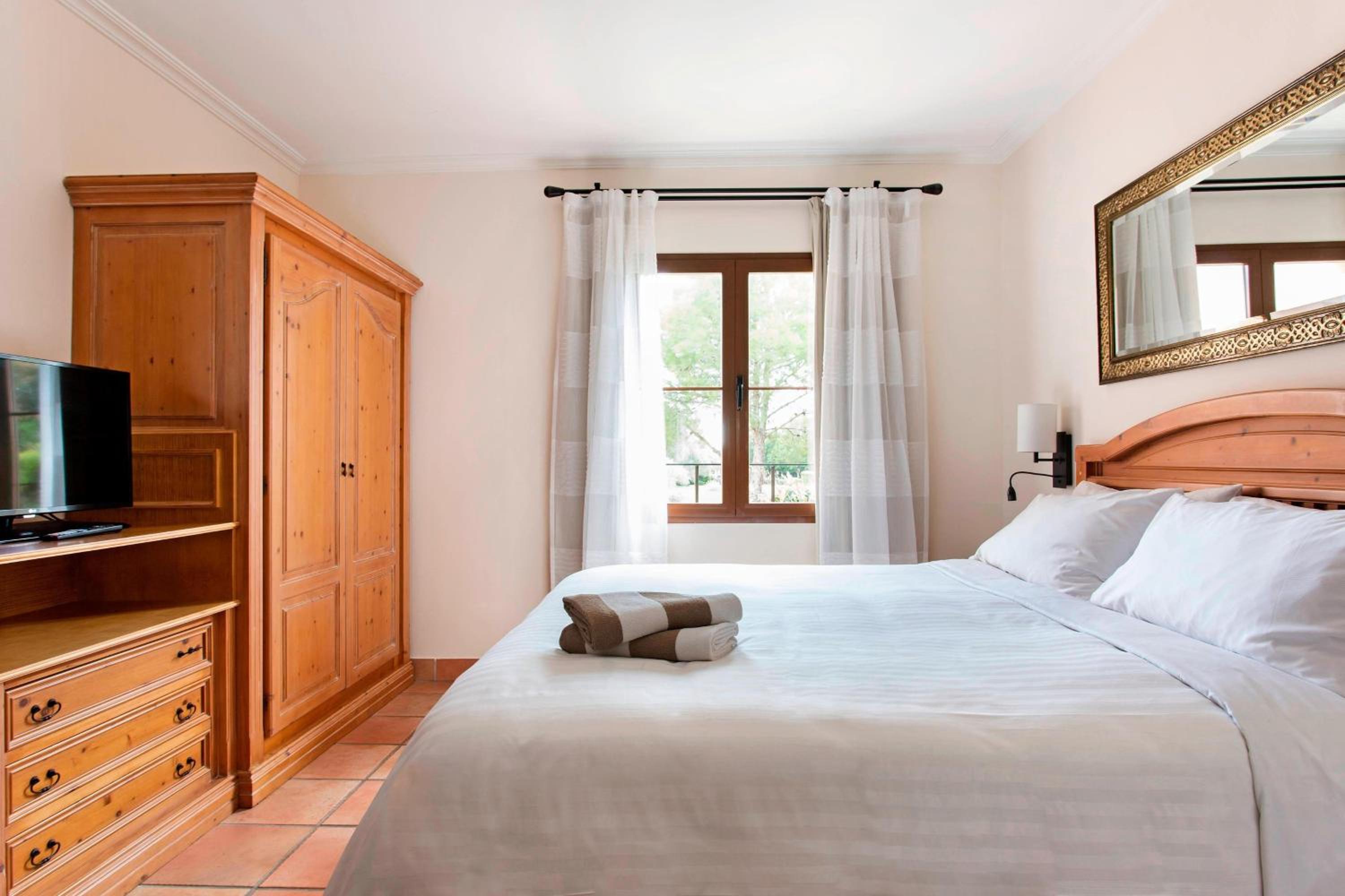 2 Bedrooms, Town House, Resort View