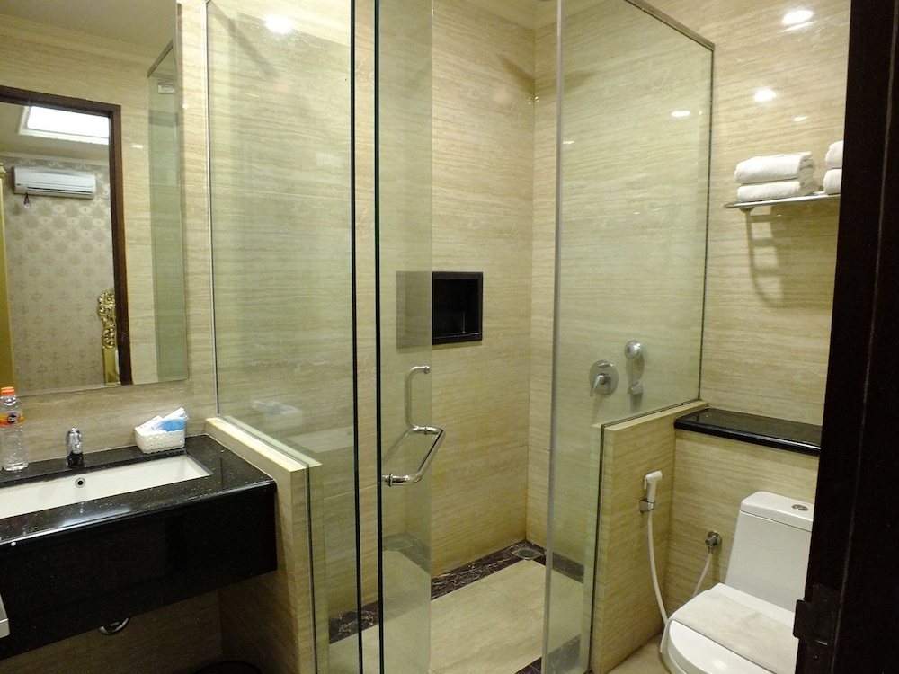 APPLE GREEN HOTEL 17/19