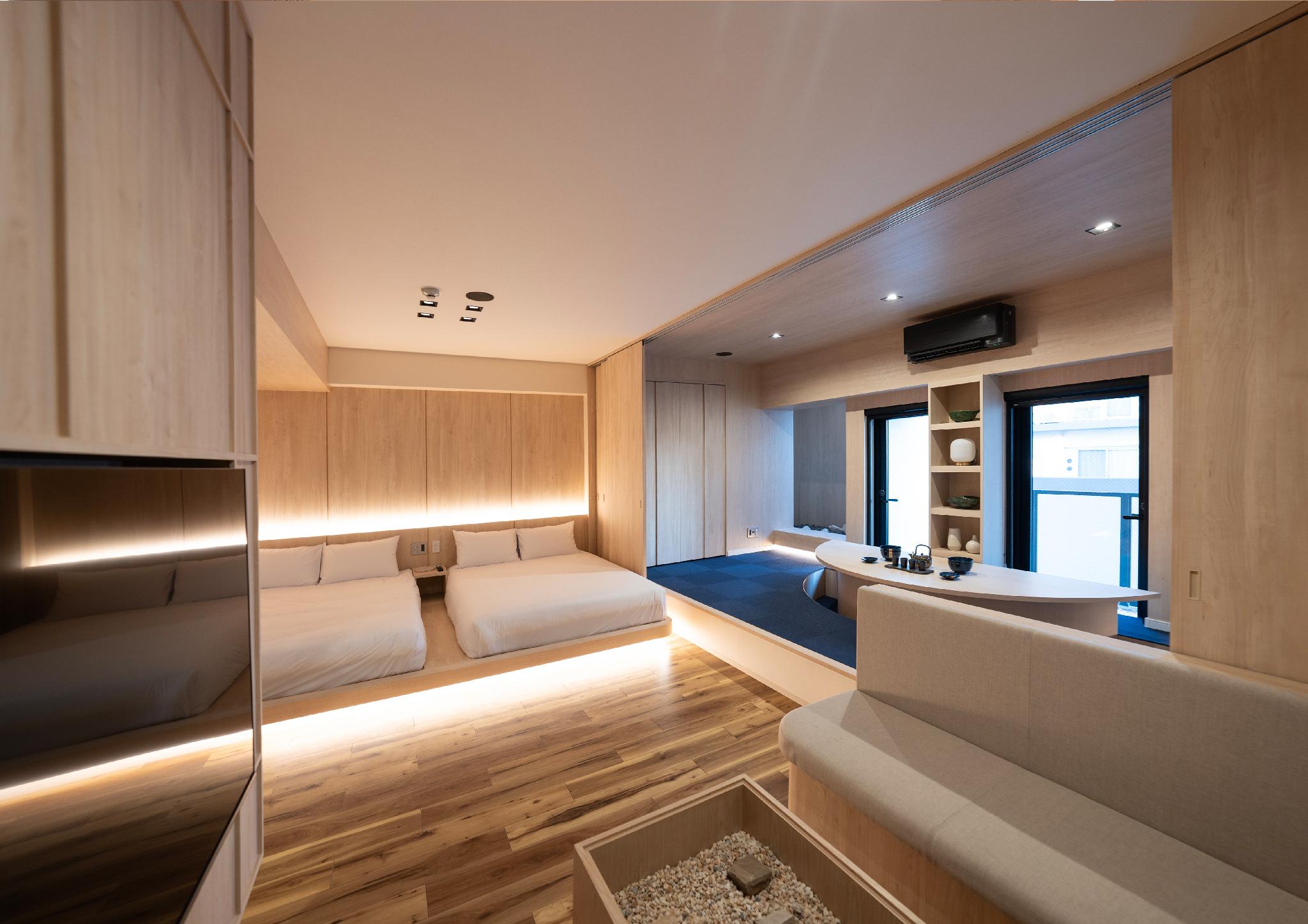 ROYAL, SUITE, 2 DOUBLE BEDS, TOP FLOOR