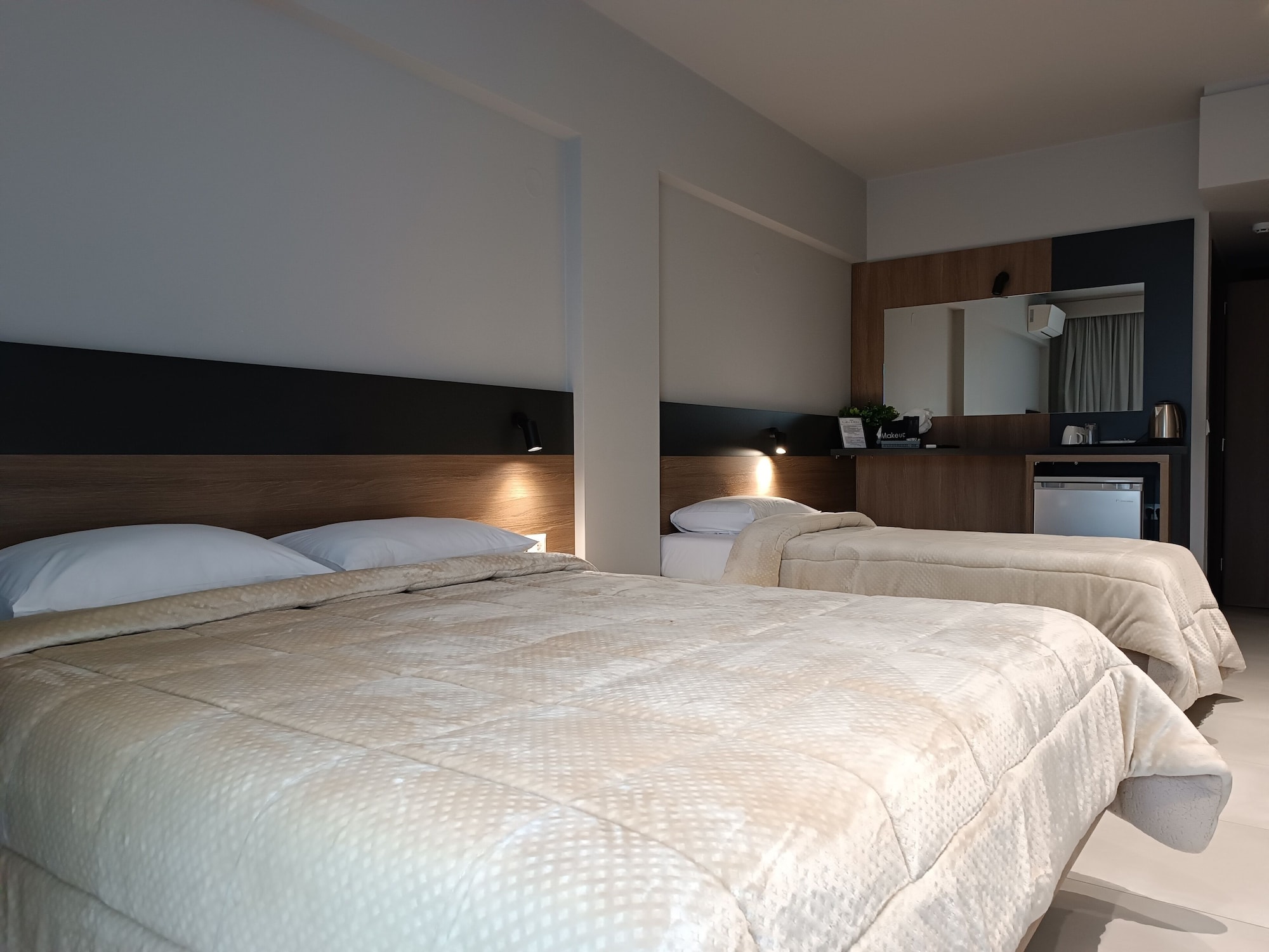غرفة قياسية ثلاثية بسرير كوين وسرير فردي، Elizabeth Queen Luxury Rooms 2/5