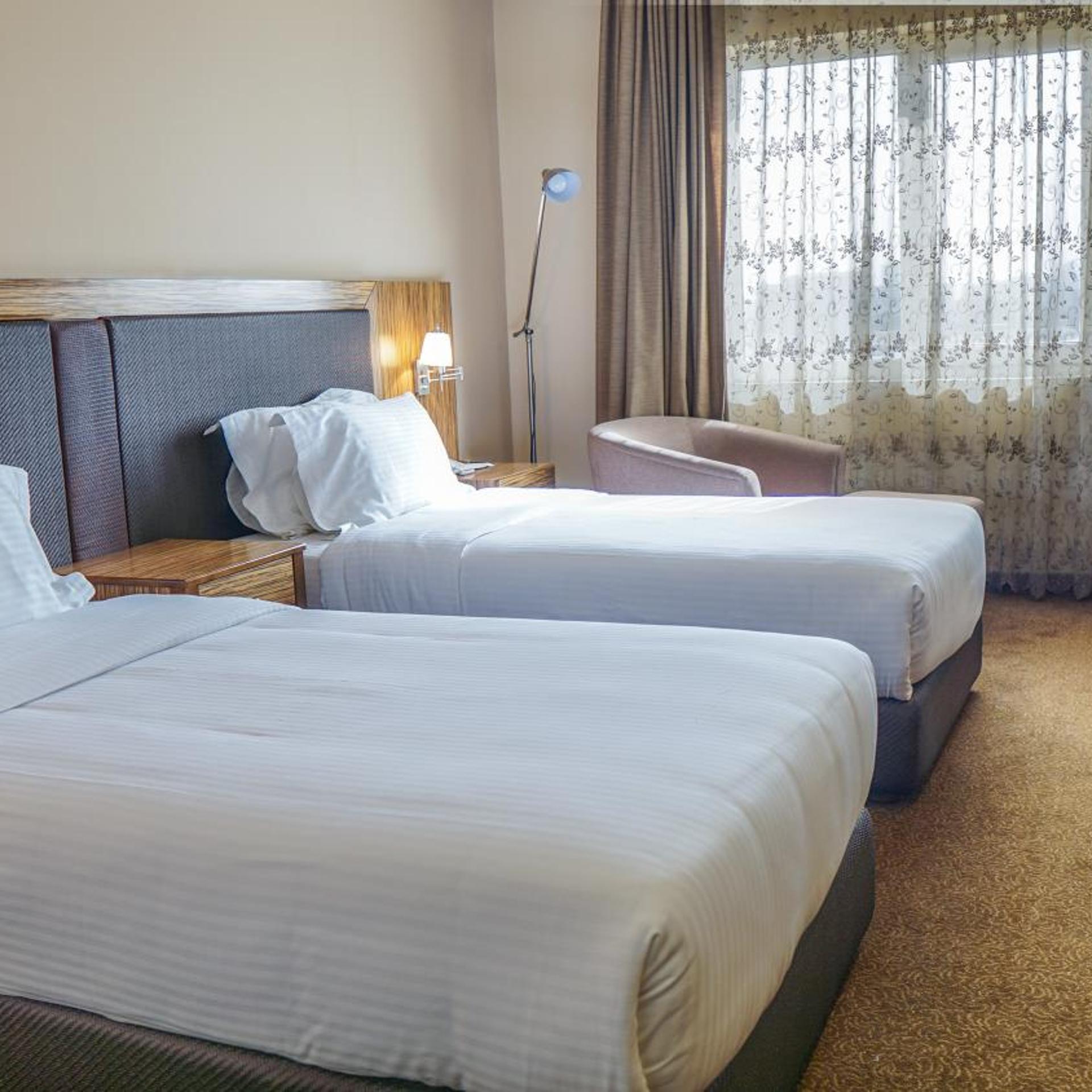 LA ROCHE HOTEL 12/53