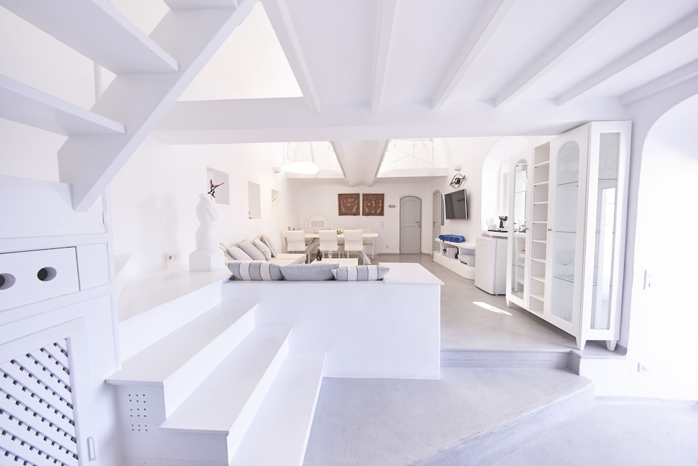 Trieris Villas And Suites 5/50