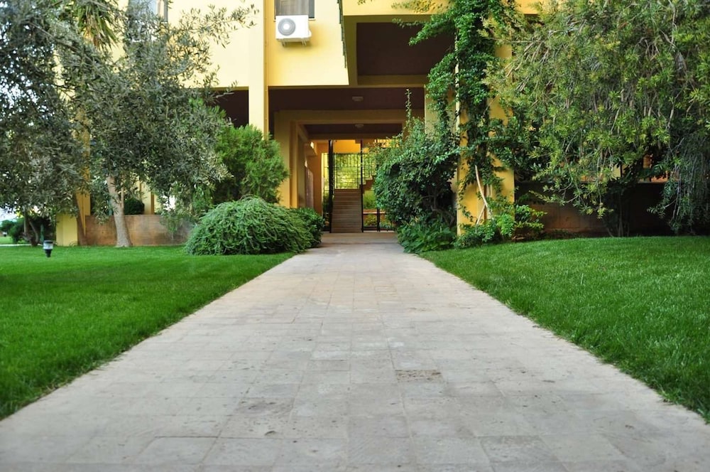 Palm Court Suites 42/48