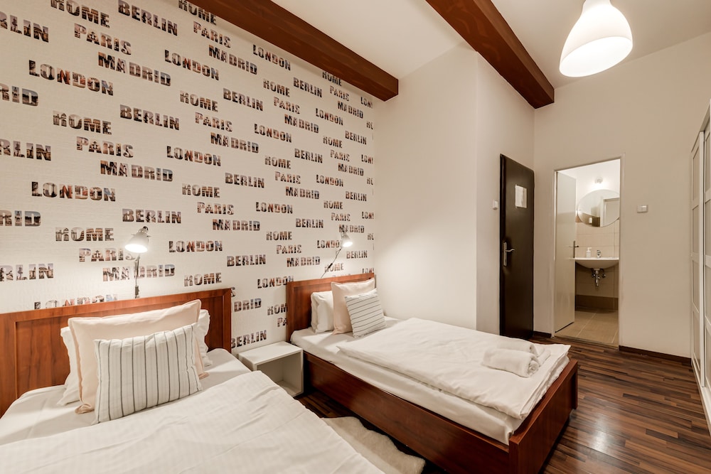 ECONOMY, TWIN BEDS