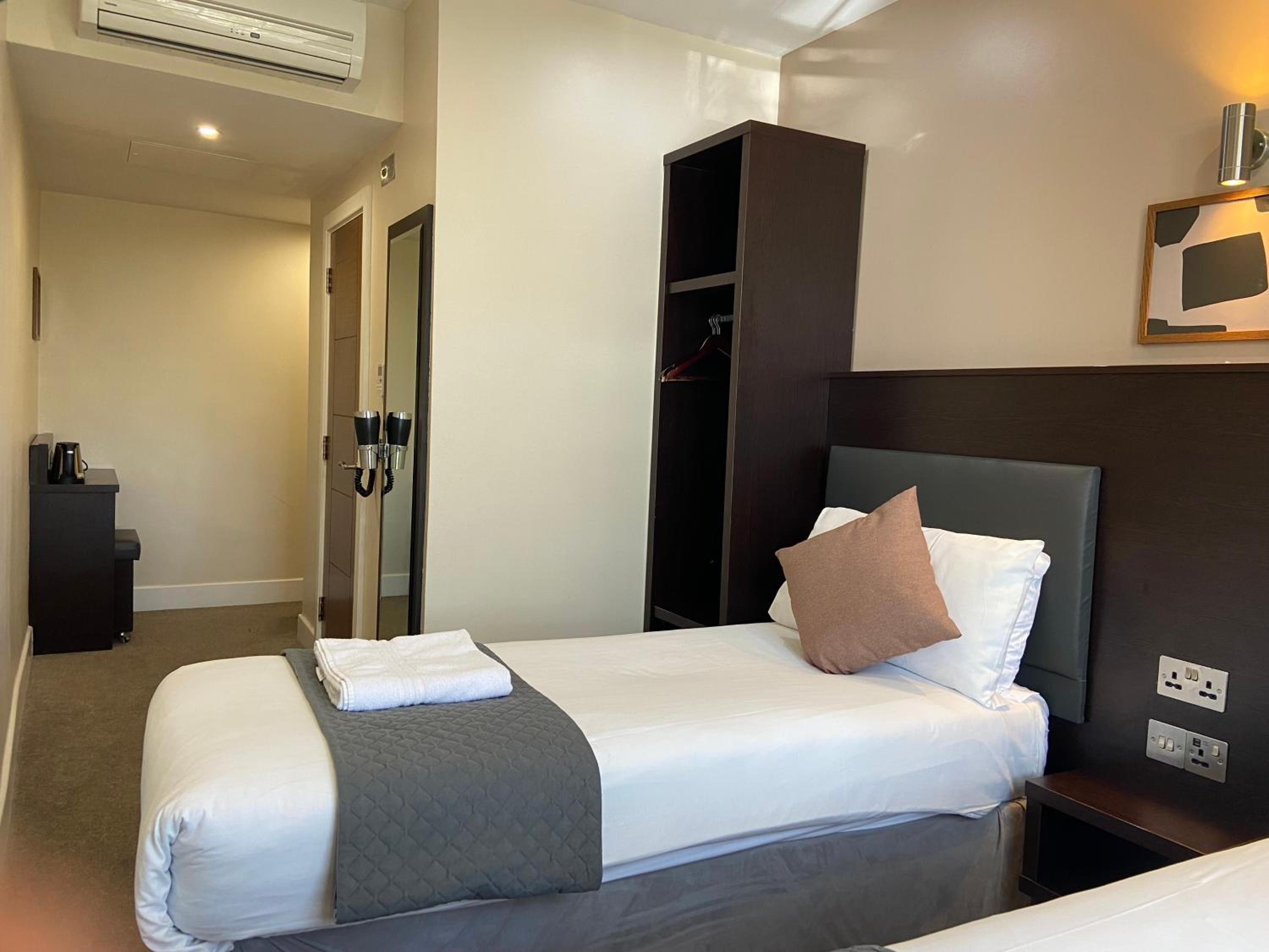 غرفة مفردة، Trebovir Hotel 28/29