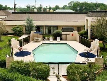 Ramada By Wyndham Lebanon 5/29