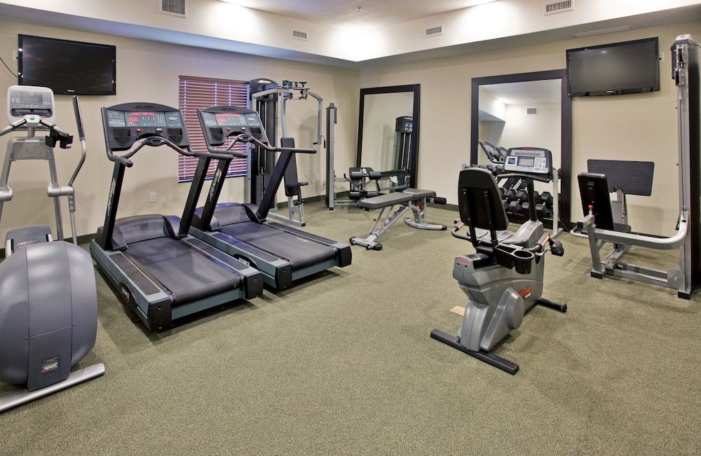 Holiday Inn Express Hotel And Suites Topeka North 24/53