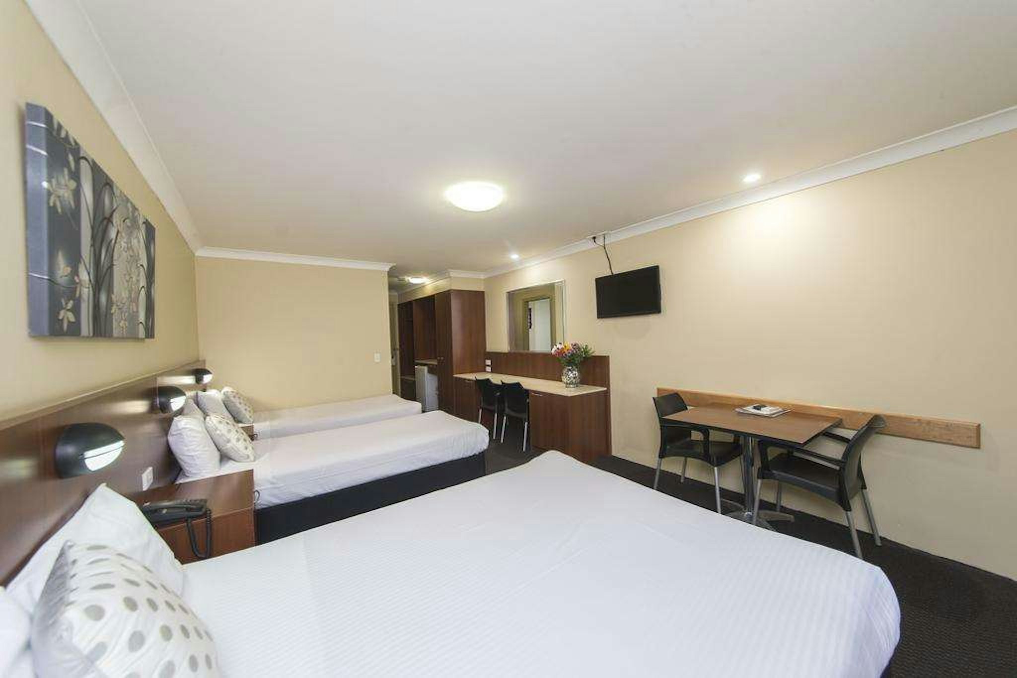 ROCKY RESORT MOTOR INN 29/65