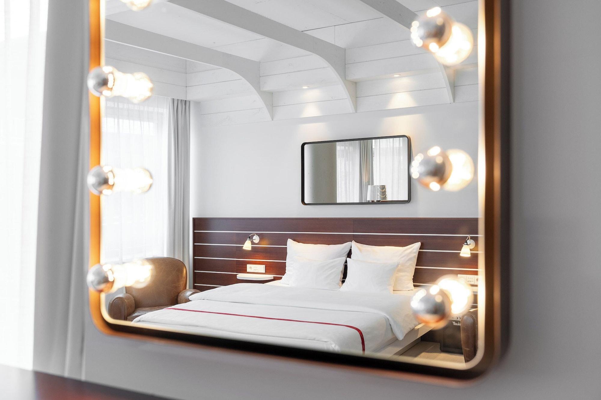 لوفت بسرير كوين بإطلالة على القناة، Ruby Lotti Hotel Hamburg 4/5