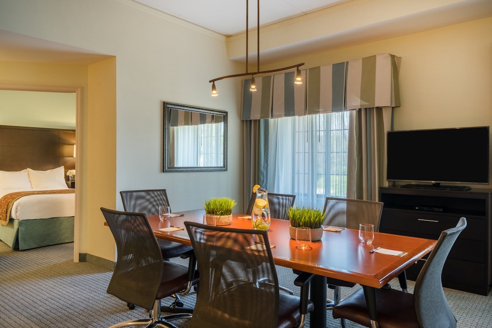 Staybridge Suites Wilmington - Brandywine Valley 50/55