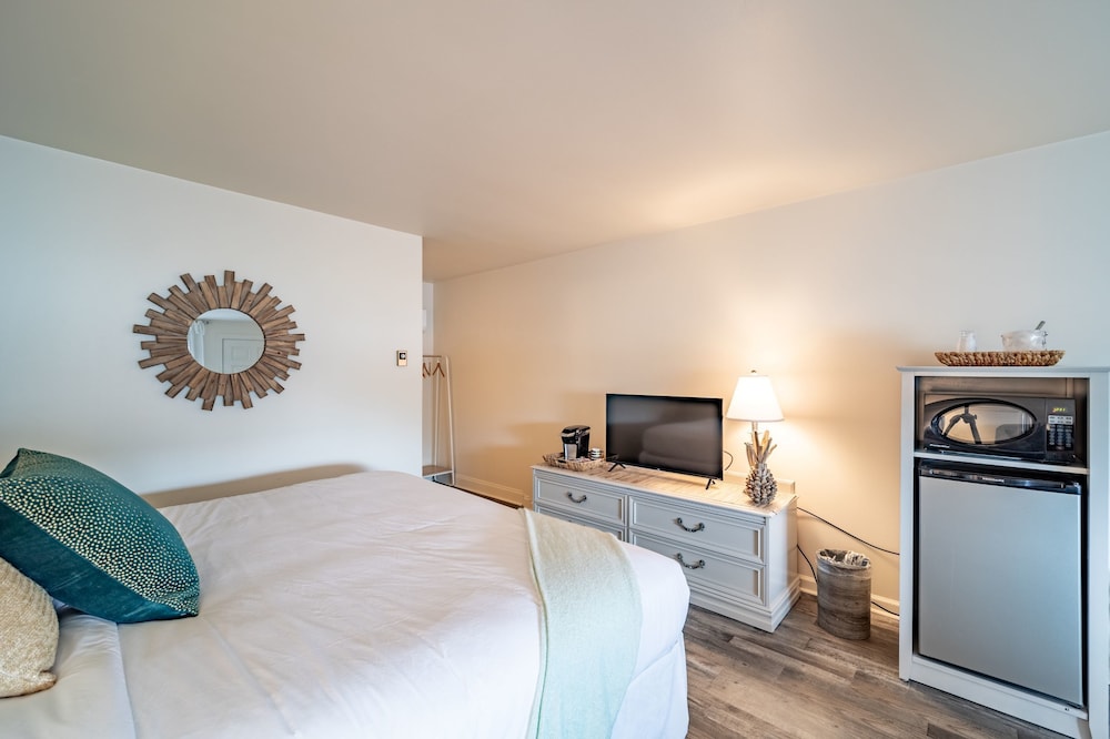 Ocean Glass Inn 12/50