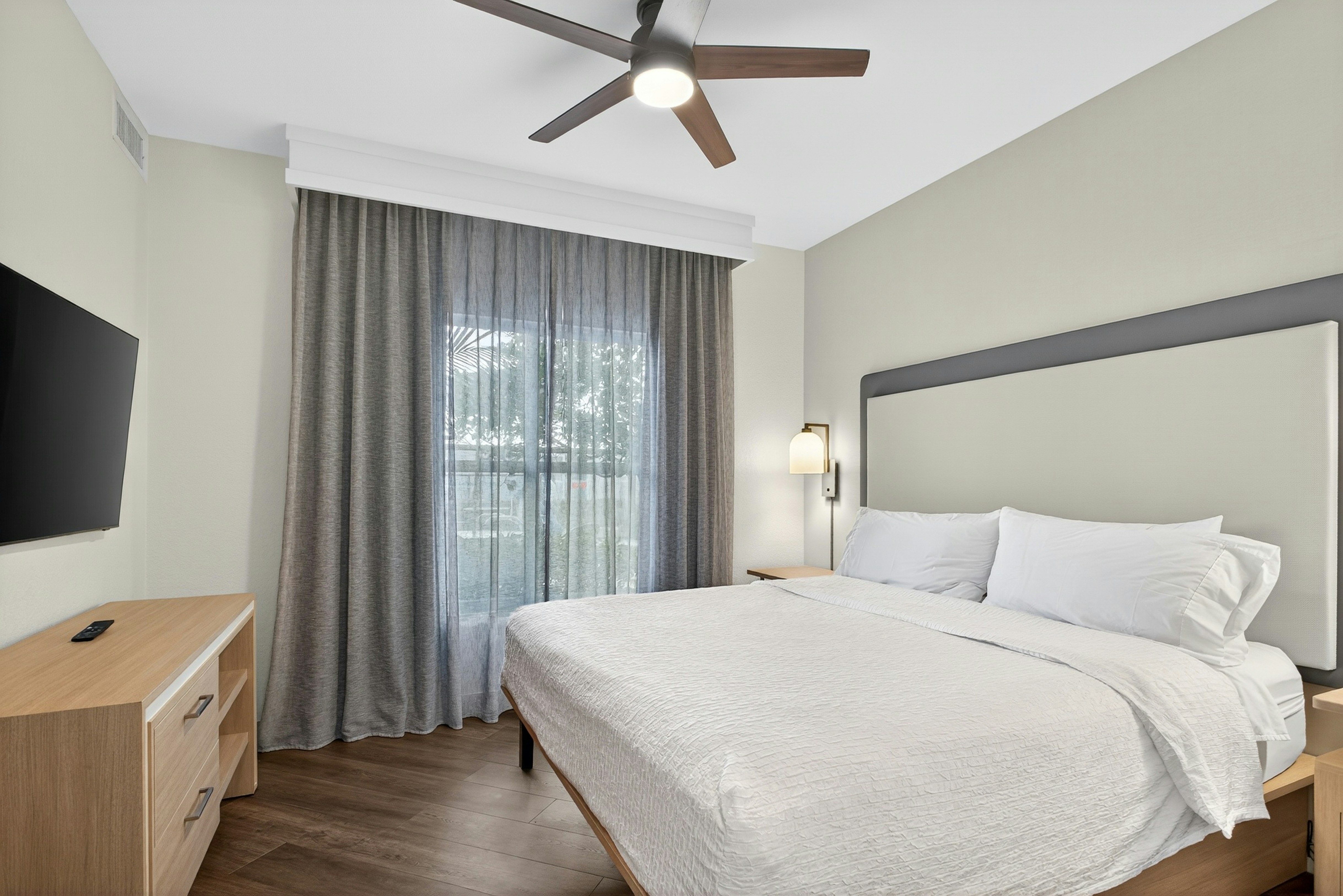 1 BEDROOM, SUITE, KING BED