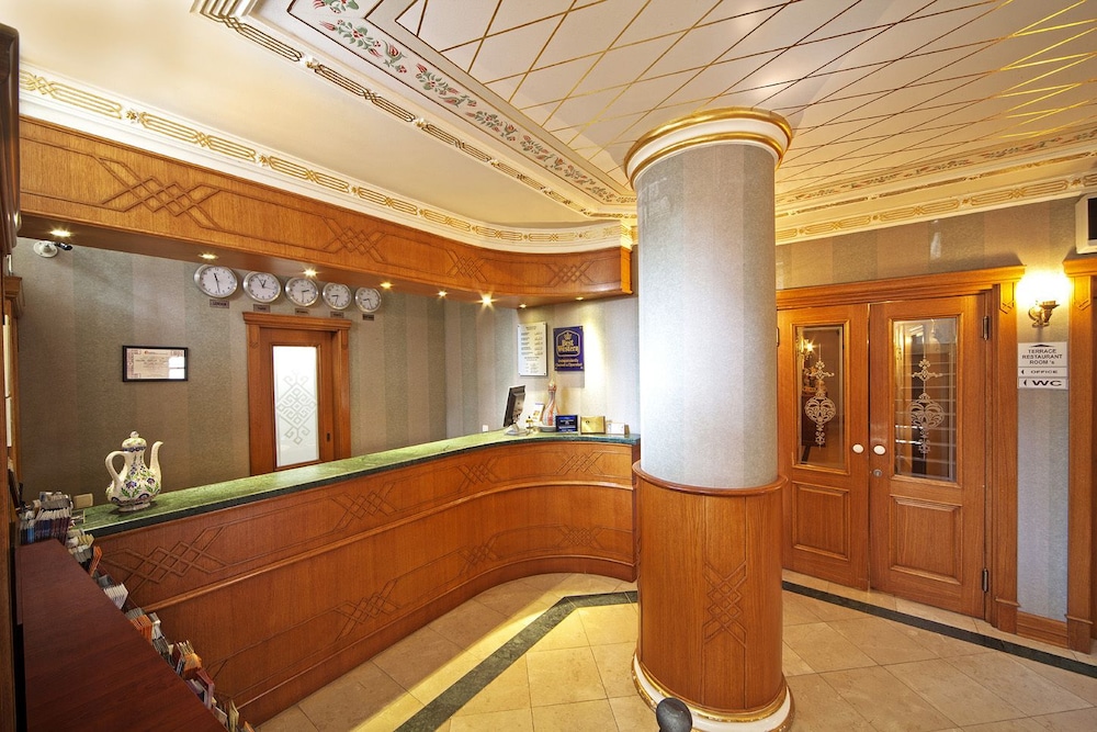 Triton Hotel 11/60