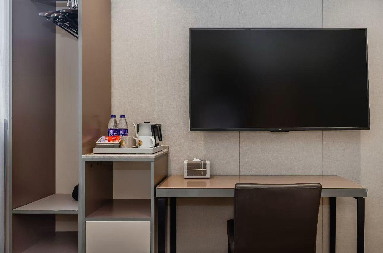 Home Inn Plus (Shanghai Huaihai Road Sinan Road) 30/35