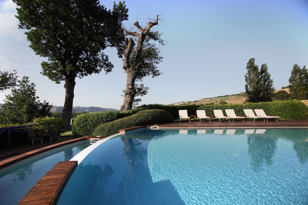 Urbino Resort 66/75