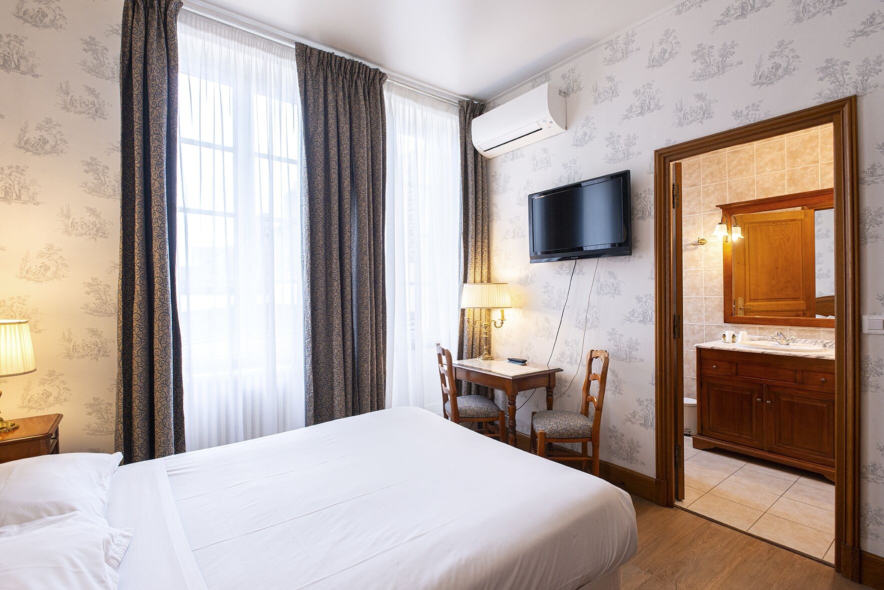 STANDARD, DOUBLE BED, PRIVATE BATHROOM