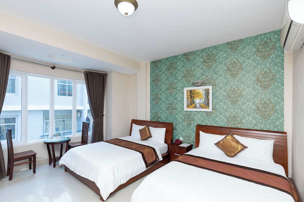 Queen Garden Hotel 40/65