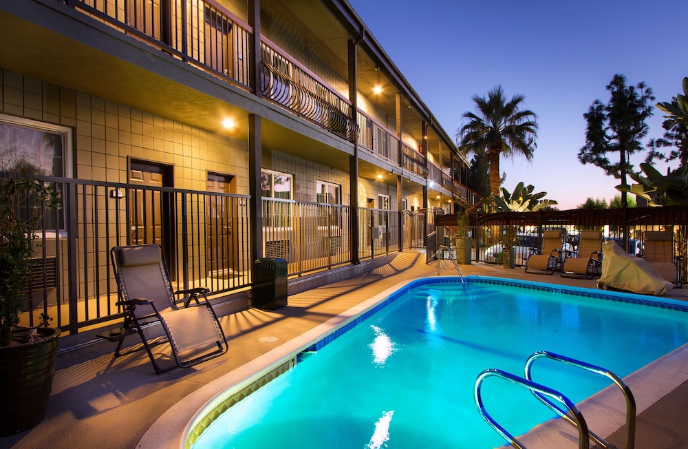 Granada Inn 4/53
