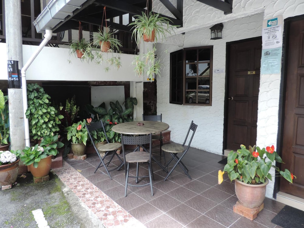 Cameronian Inn 12/69