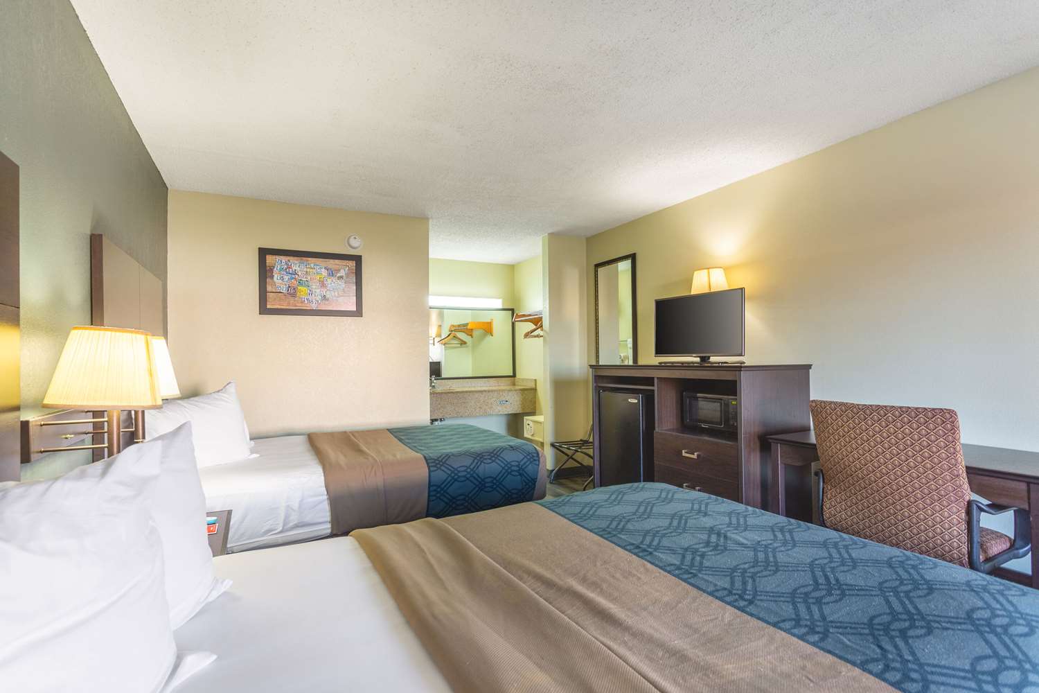 غرفة بسريرين مزدوجين للمدخنين، Econo Lodge & Suites Clarksville near Governors Square Mall 2/3