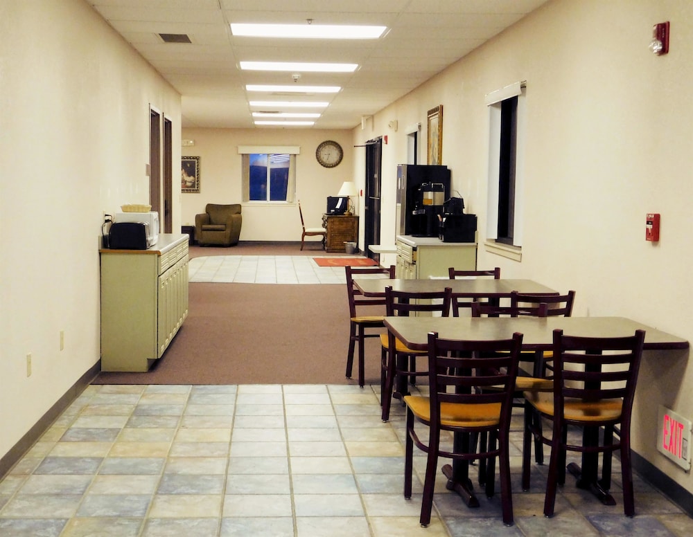 Americas Best Value Inn Fredonia 13/19