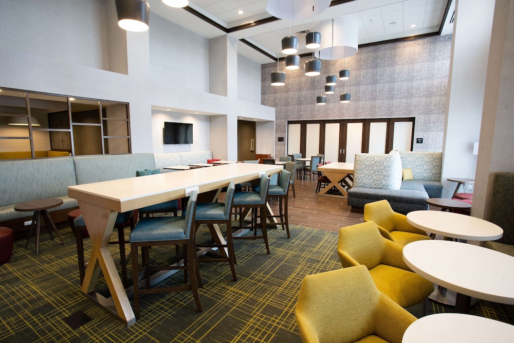 Hampton Inn Suites St Clairsville 29/32
