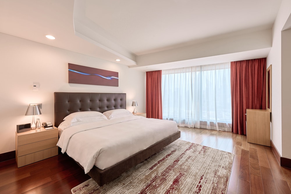 2 BEDROOMS, DUPLEX, RESIDENCE, JETTED TUB