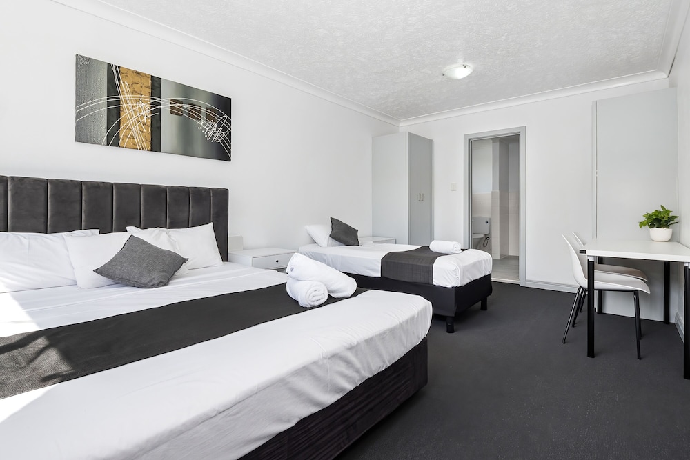DELUXE, TWIN BEDS