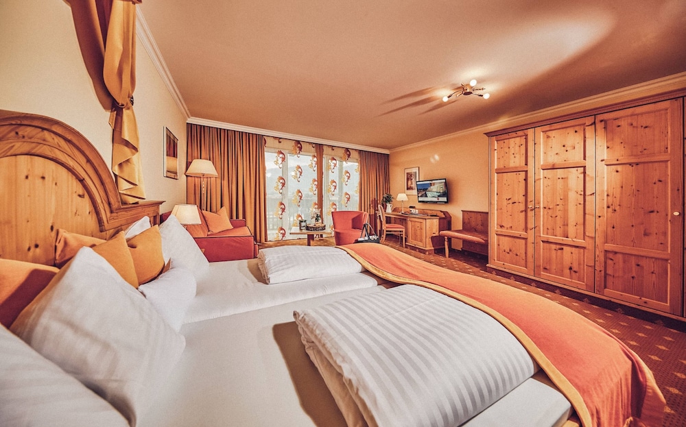 DELUXE, FAMILY, DOUBLE BED, SOFA