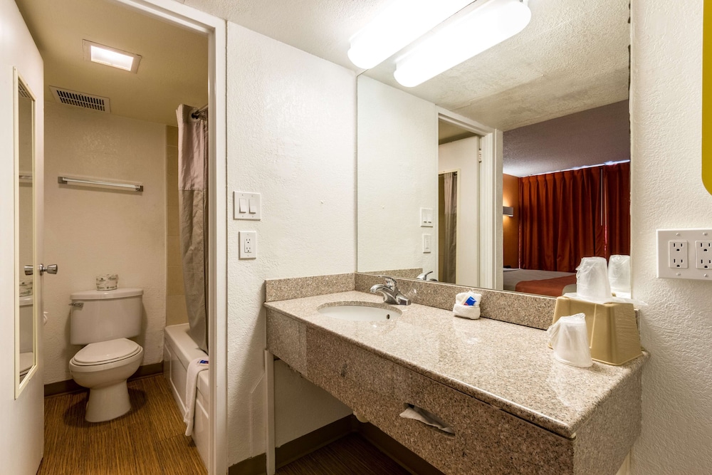 Motel6 Glendale, AZ 44/48