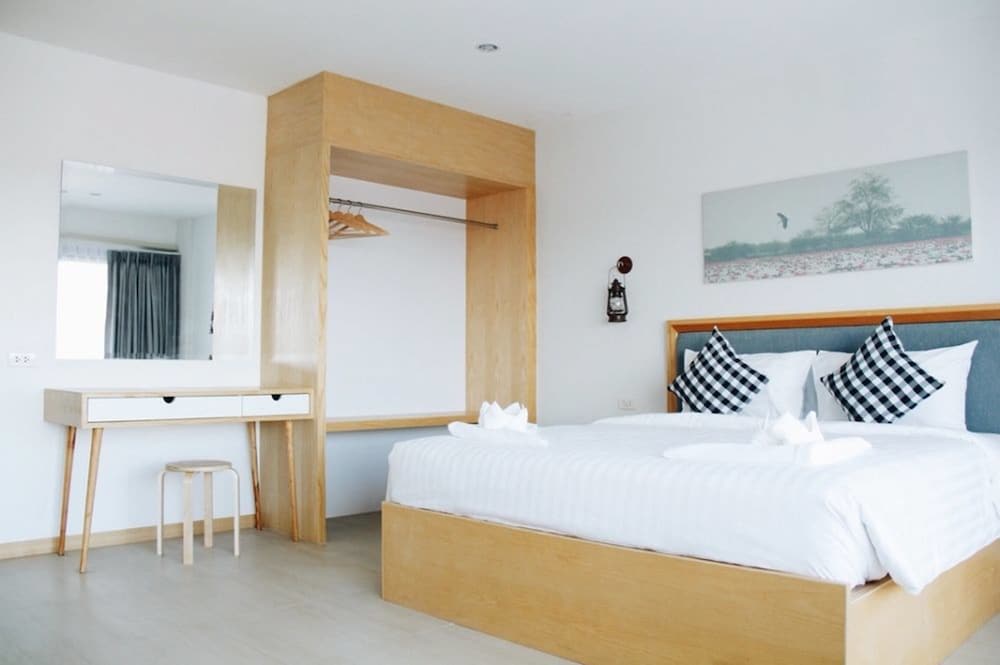 SUPERIOR, KING BED