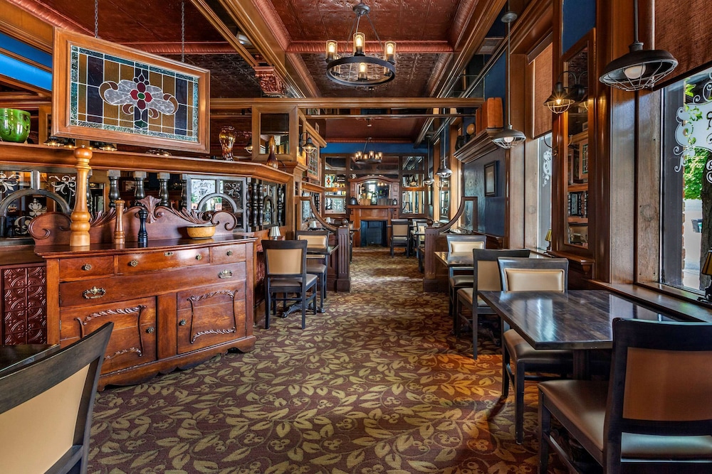 The Parlour Inn 32/45