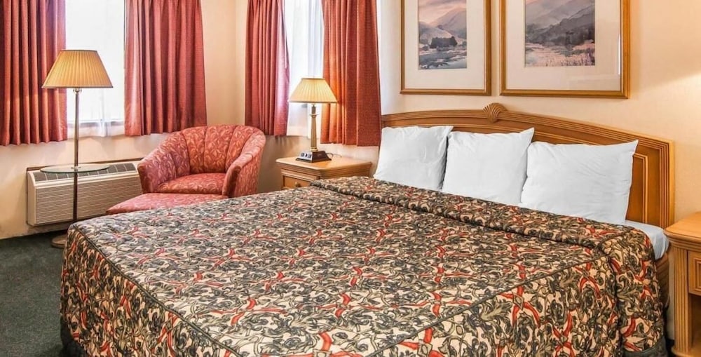 Econo Lodge 14/29