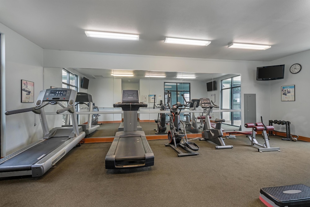 Rogue Regency Inn and Suites 43/80