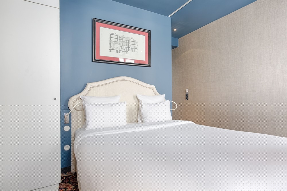NEW Hotel Republique 4/52