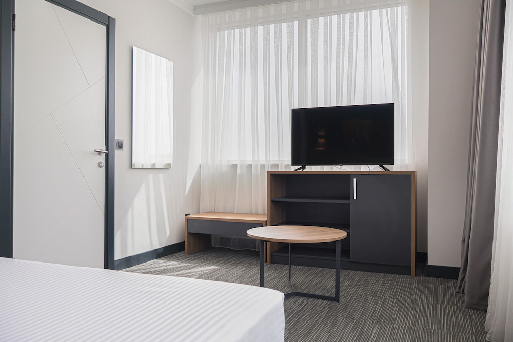 HOME PLUS Hotel & SEYHLI 36/42