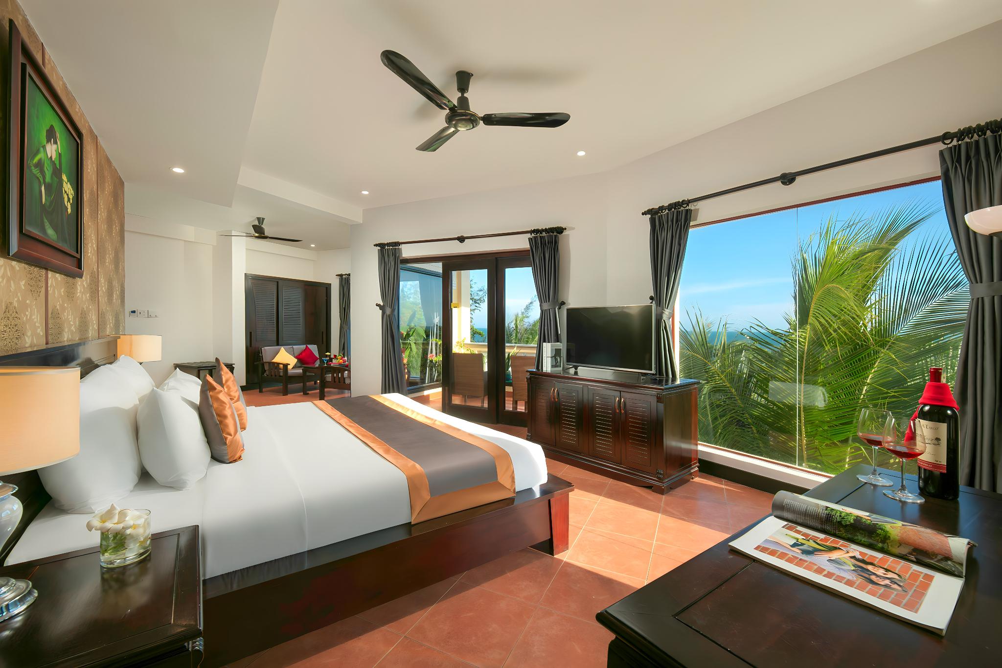 Deluxe, Beach Front