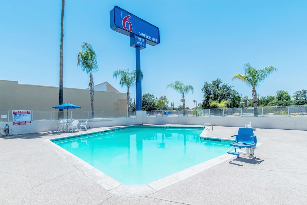 Motel6 Bakersfield, CA - Central 39/44