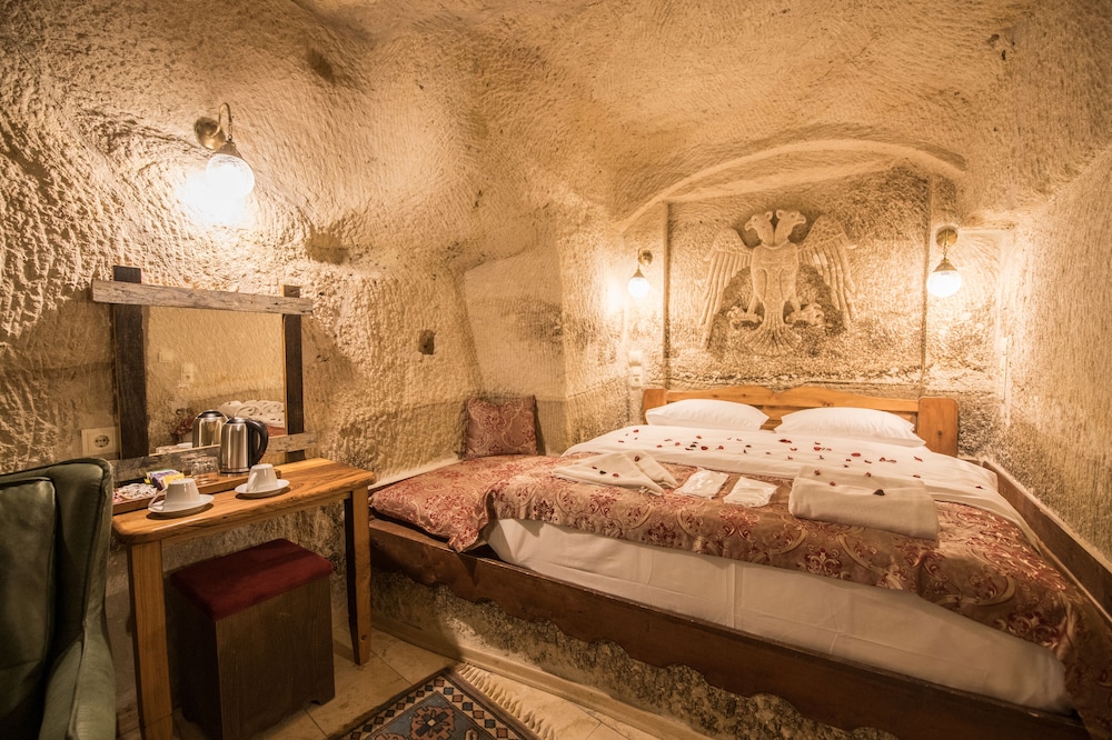 Charming Cave Hotel 4/29